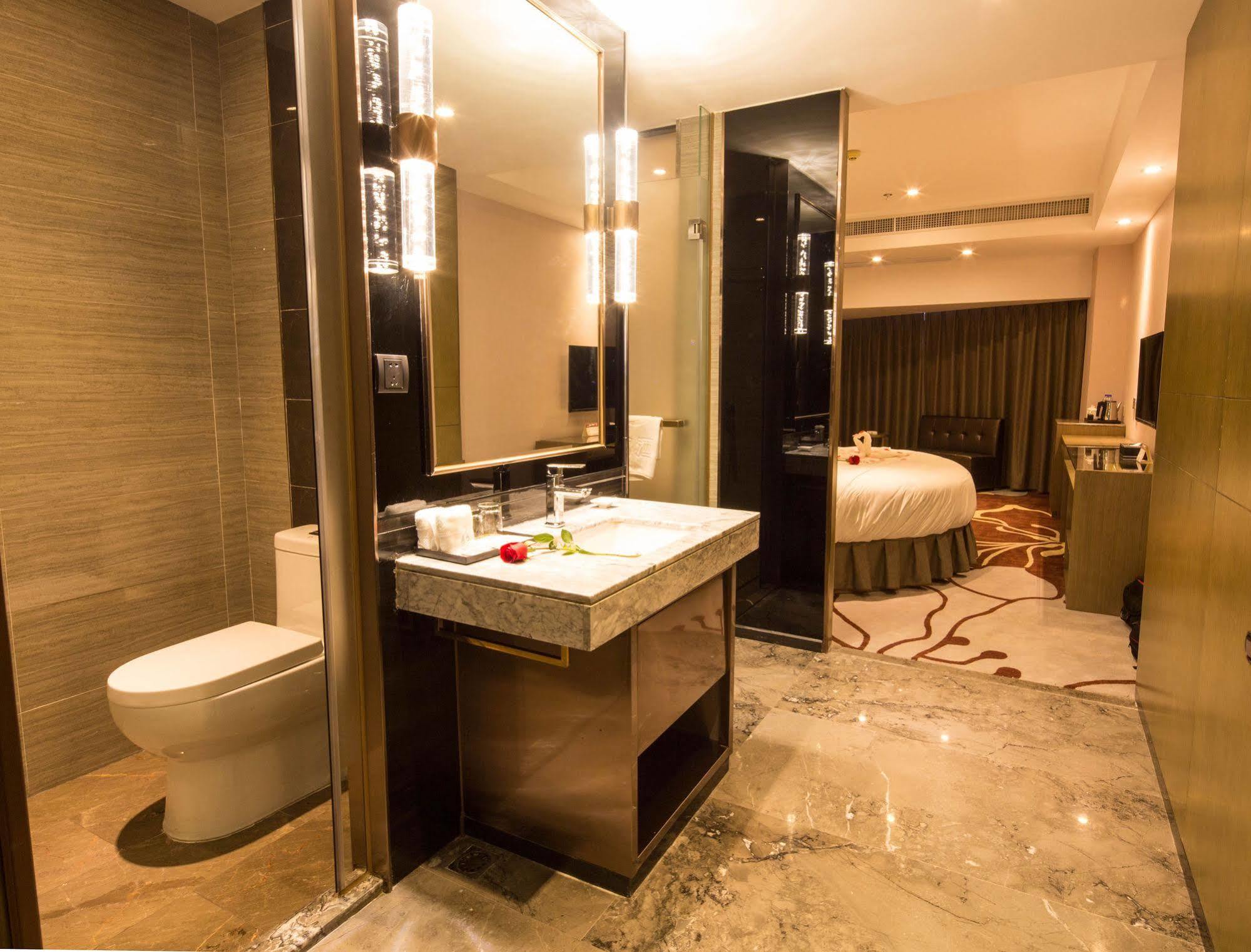 Lnsail Hotel Shenzhen Luohu Port Railway Station Exteriör bild